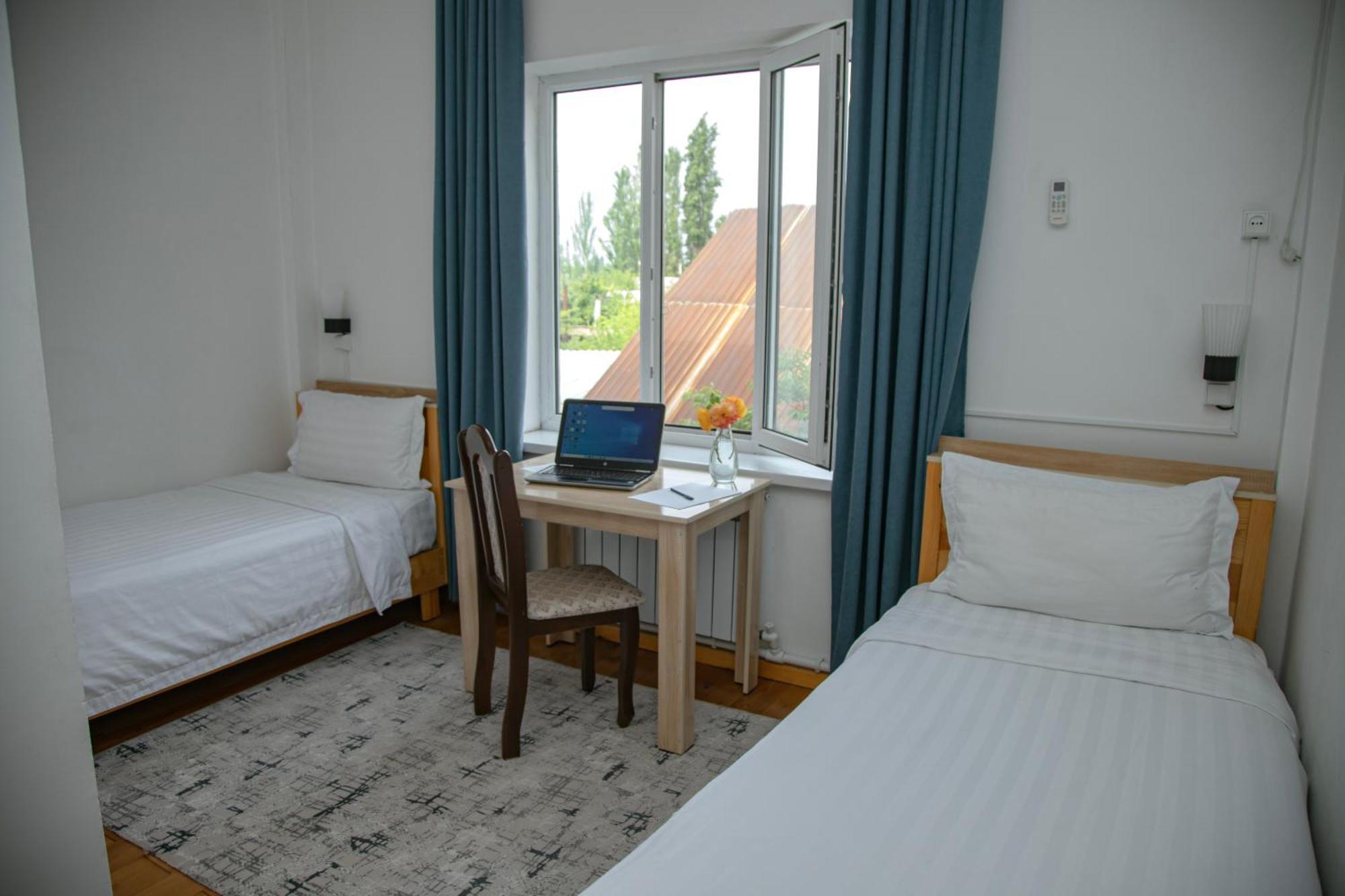 Hotel Good Night Jalal-Abad Extérieur photo